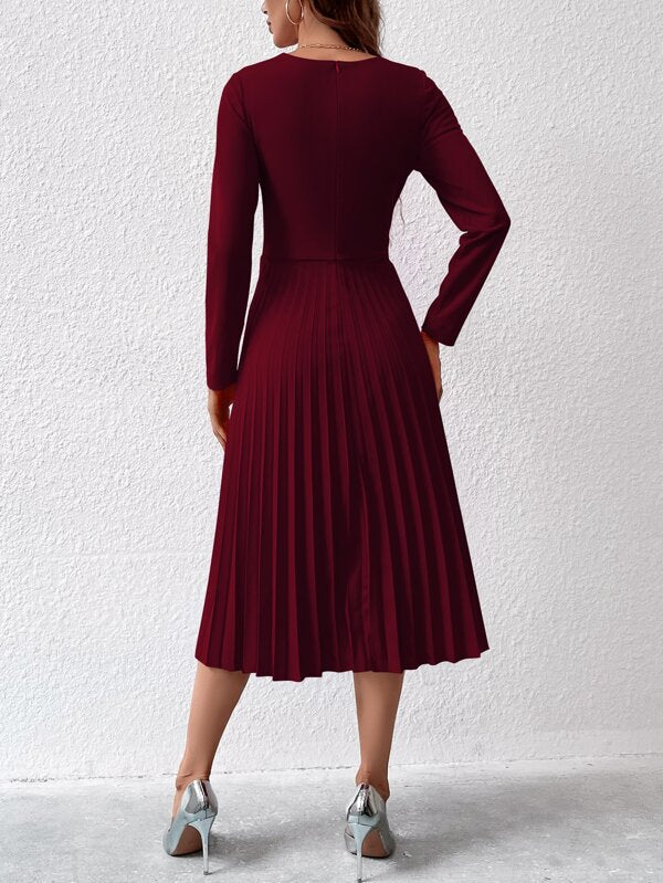 Vestido Midi Manga Longa Acinturado Com Saia Plissada