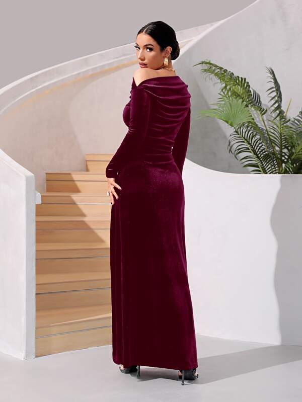 Vestido Longo Assimétrico Com Veludo E Fenda