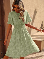 Vestido Midi Com Lastex E Estampa Floral Minimalista Casual