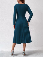 Vestido Midi Manga Longa Acinturado Com Saia Plissada