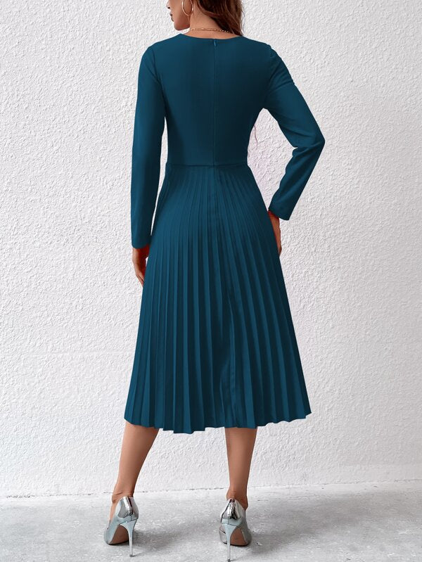 Vestido Midi Manga Longa Acinturado Com Saia Plissada