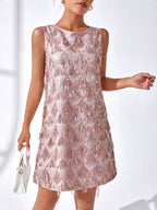 Vestido Curto Evasê Com Aplicações Em Paetês