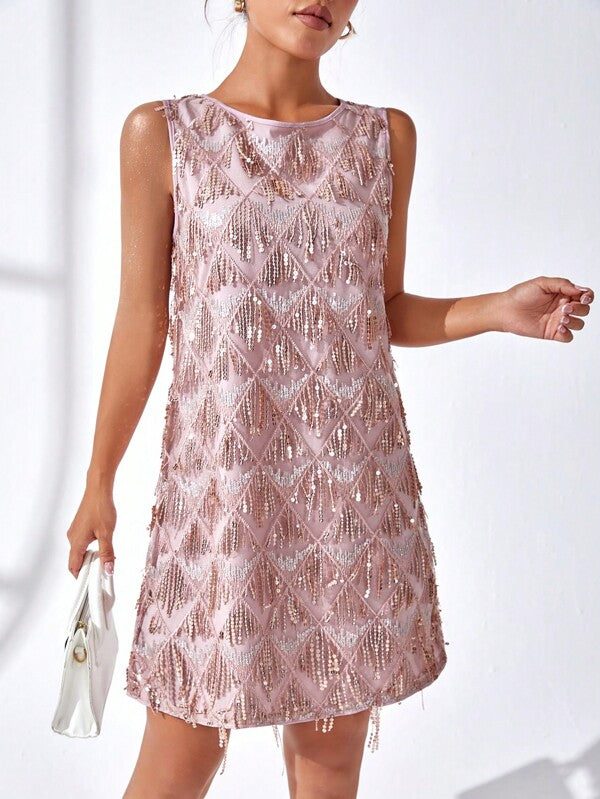 Vestido Curto Evasê Com Aplicações Em Paetês