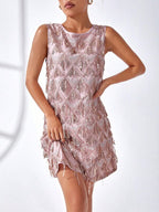 Vestido Curto Evasê Com Aplicações Em Paetês