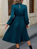 Vestido Midi Plissado Com Manga Longa E Cintura Marcada