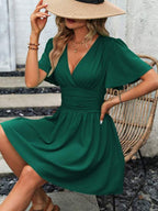 Vestido Curto Transpassado Acinturado Com Mangas Fluidas