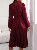 Vestido Midi Plissado Com Manga Longa E Cintura Marcada