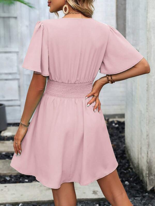 Vestido Curto Transpassado Acinturado Com Mangas Fluidas