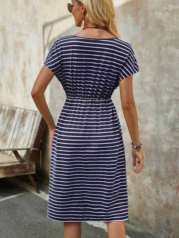 Vestido Midi Listrado Com Amarração E Bolsos Estilo Casual
