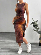 Vestido Midi Ajustado Com Franzido E Fenda Estampa Tie Dye