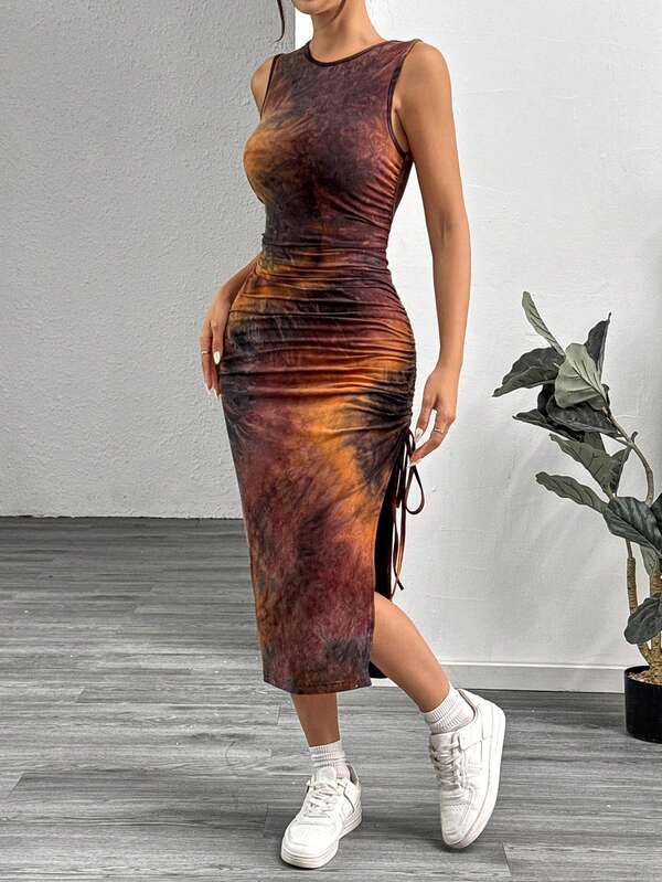 Vestido Midi Ajustado Com Franzido E Fenda Estampa Tie Dye
