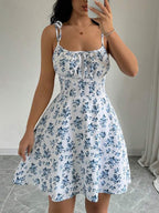 Vestido Curto Acinturado Com Alças E Estampa Floral
