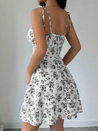 Vestido Curto Acinturado Com Alças E Estampa Floral