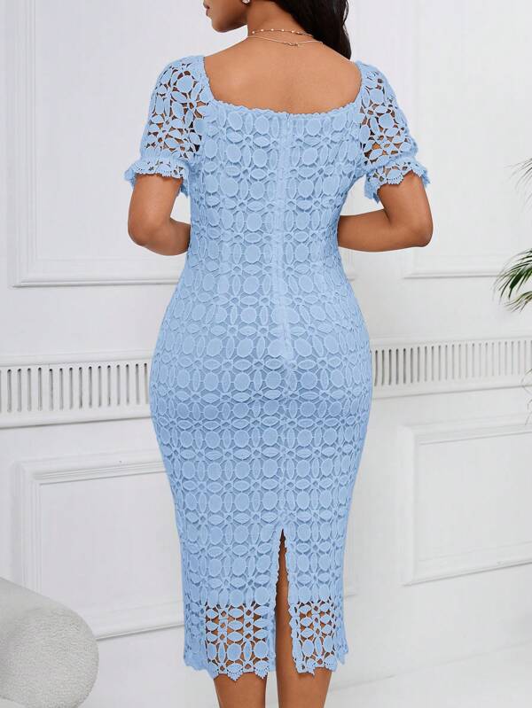 Vestido Midi Rendado Com Manga Curta Evasê