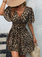 Vestido Curto Transpassado Acinturado Com Mangas Fluidas