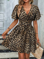 Vestido Curto Transpassado Acinturado Com Mangas Fluidas
