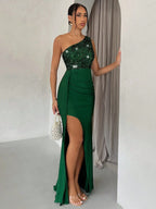 Vestido Longo Com Corpete Em Paetês E Fenda