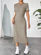 Vestido Midi Canelado Ajustado Manga Curta Estilo Minimalista