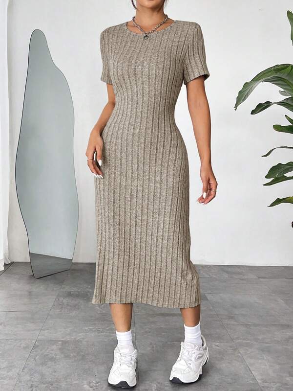 Vestido Midi Canelado Ajustado Manga Curta Estilo Minimalista