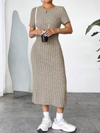 Vestido Midi Canelado Ajustado Manga Curta Estilo Minimalista