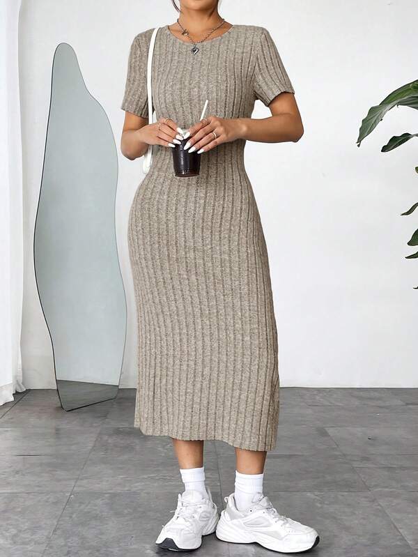 Vestido Midi Canelado Ajustado Manga Curta Estilo Minimalista