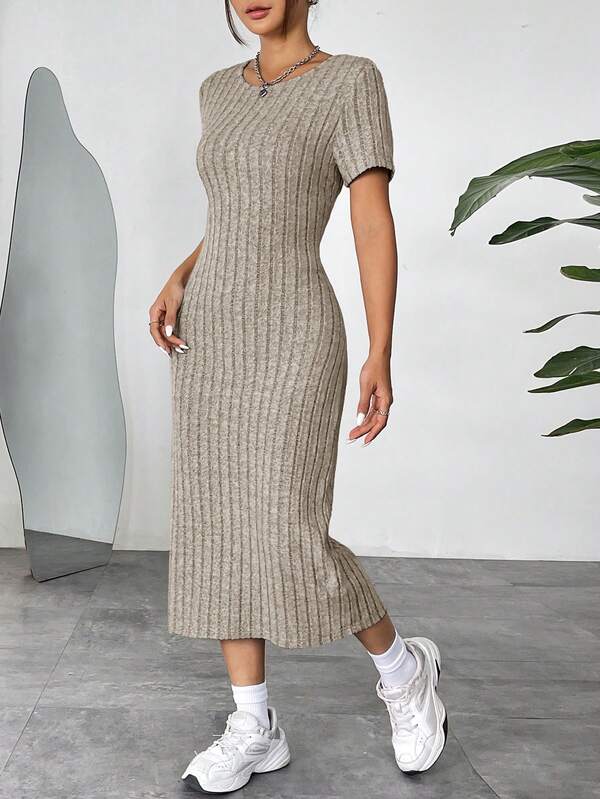 Vestido Midi Canelado Ajustado Manga Curta Estilo Minimalista