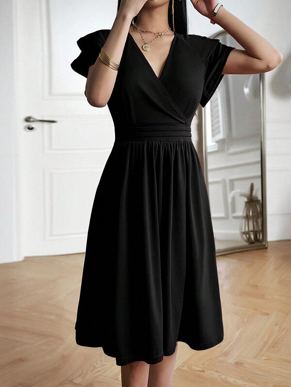 Vestido Midi Transpassado Acinturado Com Babados Elegante