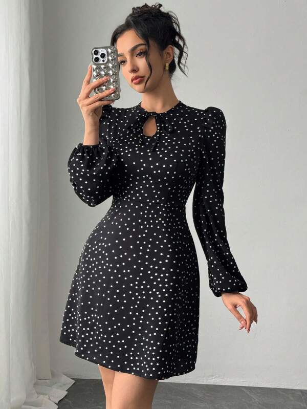 Vestido Curto Com Manga Bufante E Estampa Poá Elegante