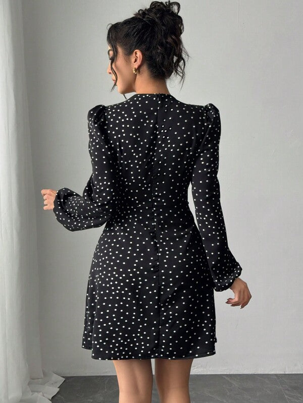 Vestido Curto Com Manga Bufante E Estampa Poá Elegante