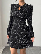 Vestido Curto Com Manga Bufante E Estampa Poá Elegante