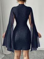 Vestido Curto Com Recorte No Decote E Manga Capa
