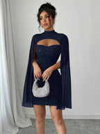 Vestido Curto Com Recorte No Decote E Manga Capa