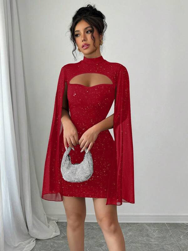 Vestido Curto Com Recorte No Decote E Manga Capa
