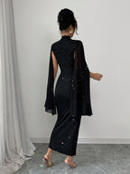 Vestido Midi Gola Alta Com Manga Capa E Brilho