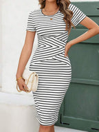 Vestido Midi Ajustado Com Recortes E Estampa Listrada