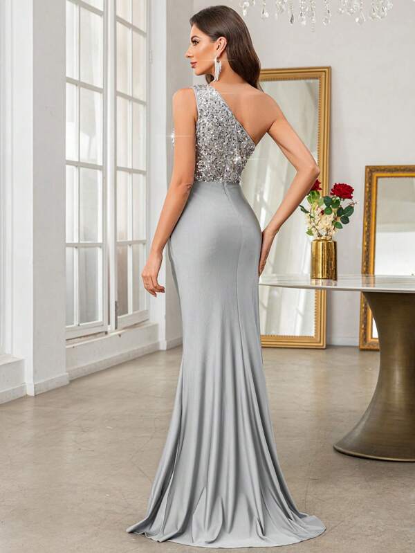Vestido Longo Com Corpete Em Paetês E Fenda