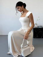 Vestido Longo Decote Quadrado Com Saia Evasê Elegante