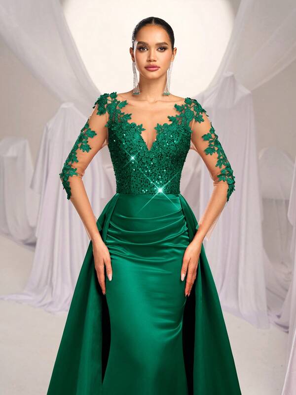 Vestido Longo Com Renda Bordada E Saia Sobreposta