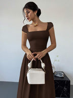 Vestido Longo Decote Quadrado Com Saia Evasê Elegante