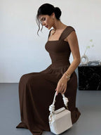Vestido Longo Decote Quadrado Com Saia Evasê Elegante