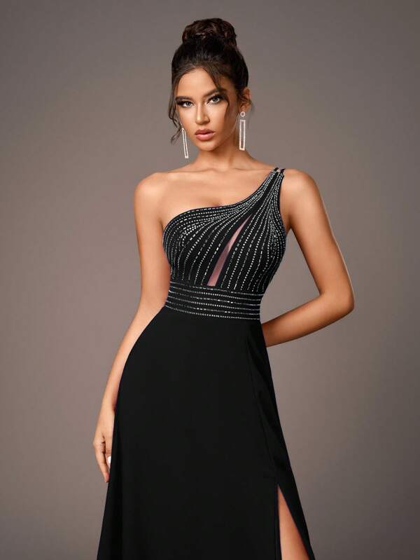 Vestido Longo Ombro Único Com Pedrarias E Fenda