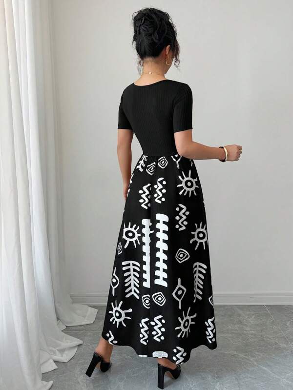 Vestido Longo Canelado Com Estampa Étnica Minimalista