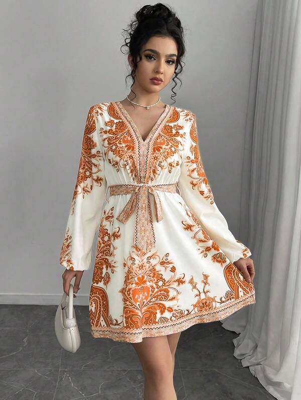 Vestido Curto Decote V Com Faixa E Estampa Étnica Boho