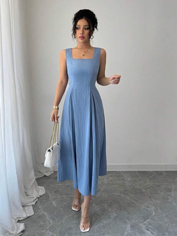 Vestido Longo Evasê Com Amarração Nas Costas Elegante
