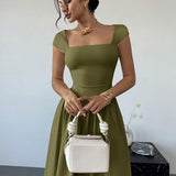Vestido Longo Decote Quadrado Com Saia Evasê Elegante