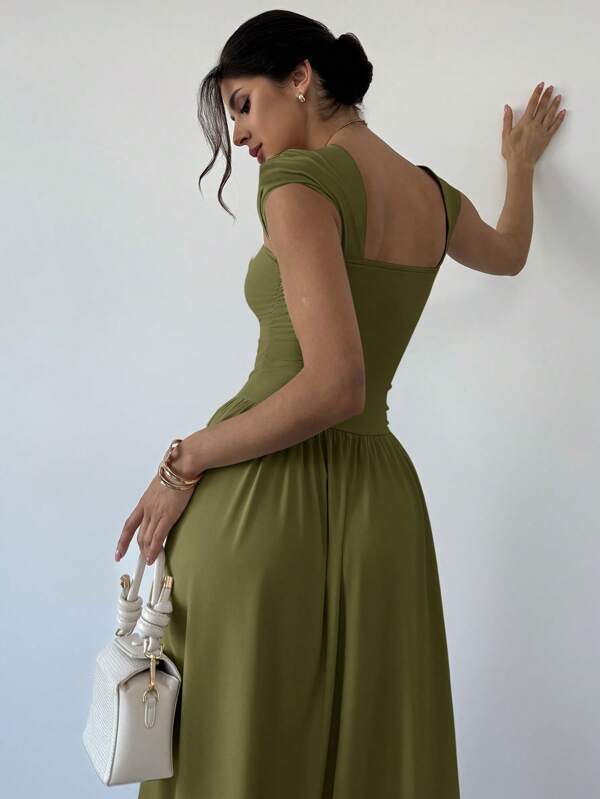 Vestido Longo Decote Quadrado Com Saia Evasê Elegante