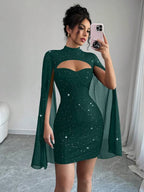 Vestido Curto Com Recorte No Decote E Manga Capa