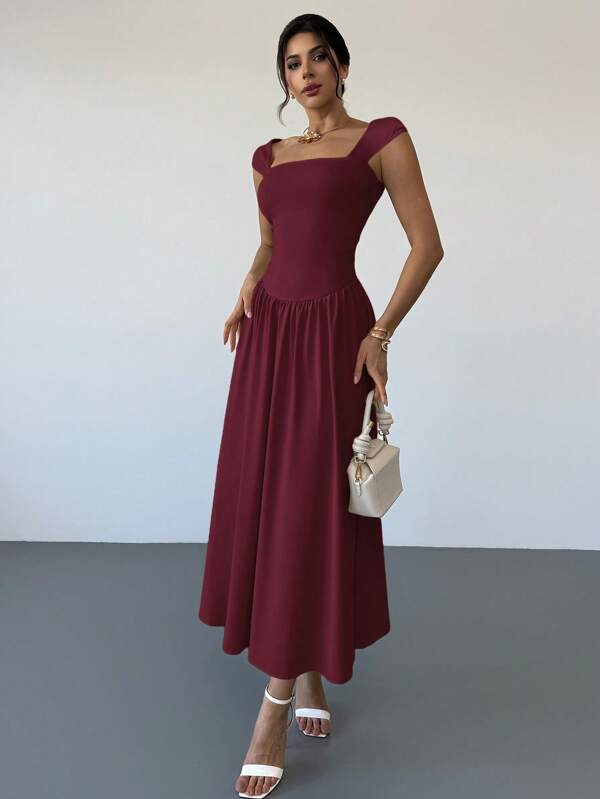 Vestido Longo Decote Quadrado Com Saia Evasê Elegante