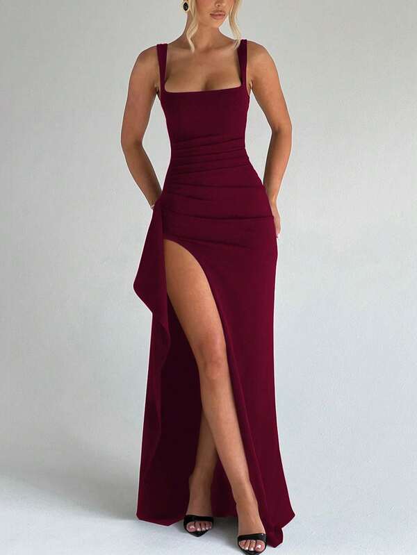 Vestido Longo Com Decote Quadrado E Fenda Frontal
