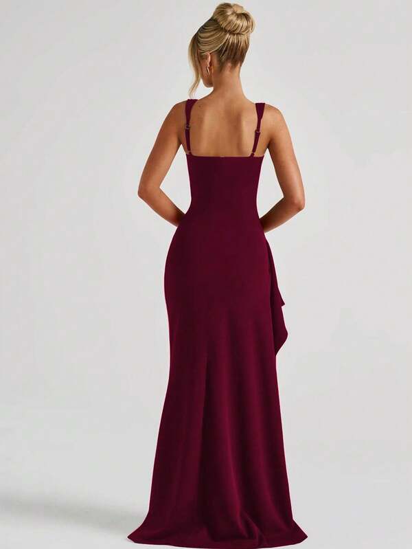 Vestido Longo Com Decote Quadrado E Fenda Frontal